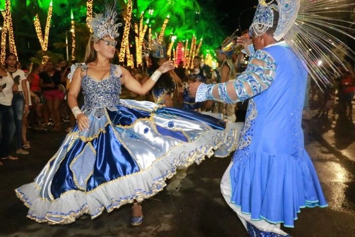 Com o aumento de turistas, no Carnaval, a economia de Maceió, cresce e gira como uma grande roda-gigante- disse a ambulante