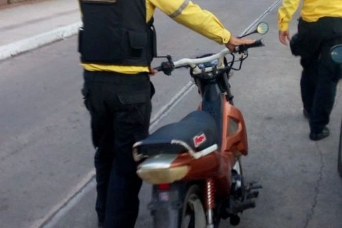 Fiscalização na rua fechada apreende seis ciclomotores