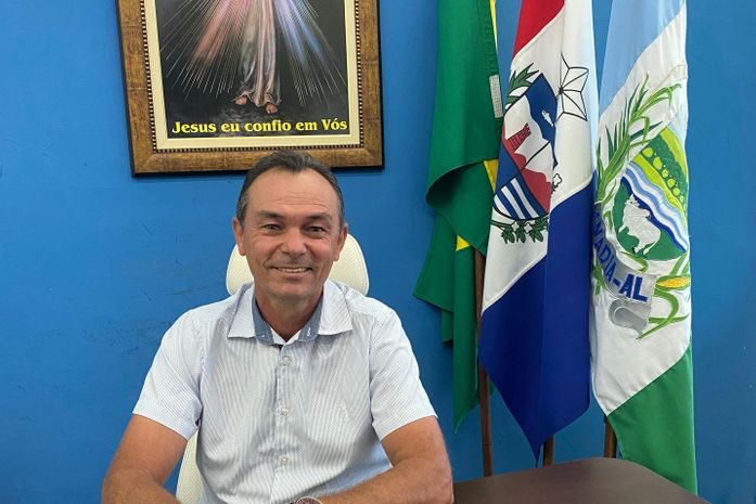 Prefeitura de Anadia antecipa 13º salário dos servidores efetivos