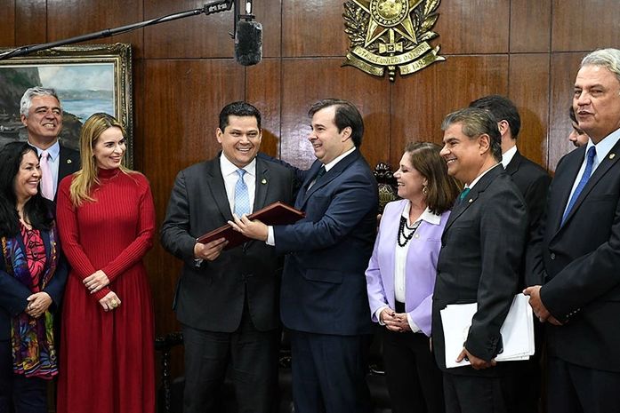 Reforma da Previdência é entregue ao Senado