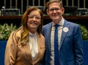 No Senado Federal, Dra Eudócia entrega comenda ao presidente da Igreja Adventista do Sétimo Dia em Alagoas