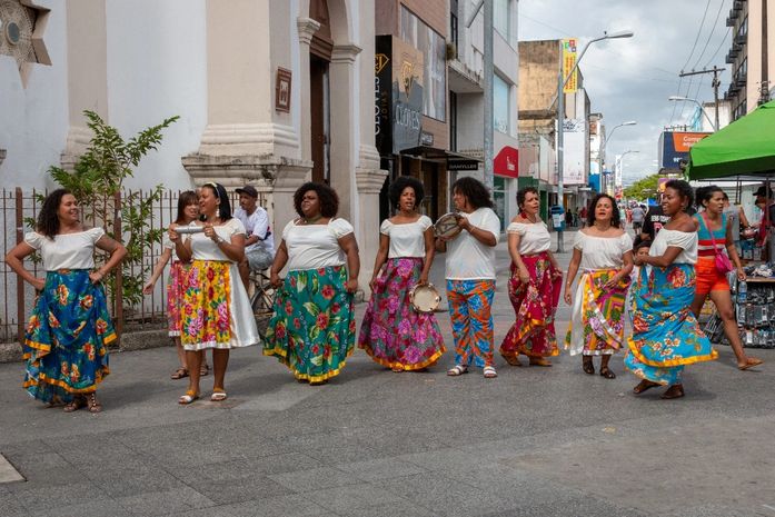 "Menina se quere vamo" tem exibição gratuita no bairro Chã de Bebedouro
