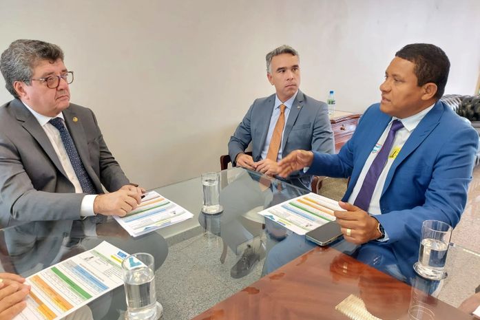 Júlio Cezar cumpre agenda com senador Fernando Farias e deputado Rafael Brito