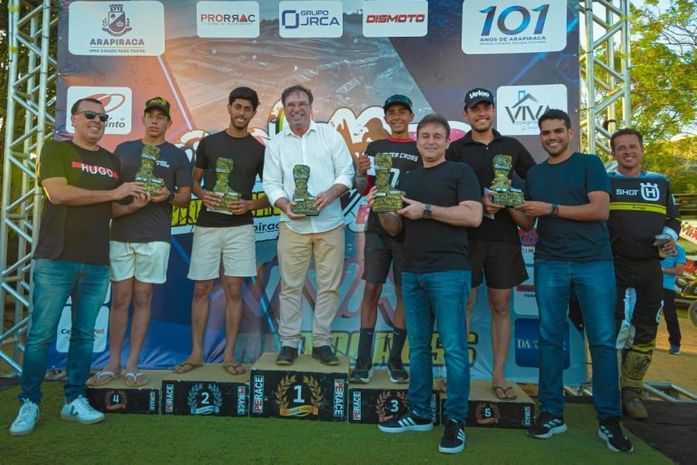 Luciano anuncia recurso federal para arena fixa do Viva Motocross no encerramento do evento em Arapiraca