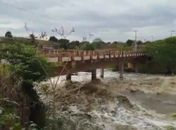 Aumento da vazão do rio Coruripe ameaça estrutura da ponte que liga Arapiraca a Limoeiro de Anadia 