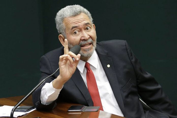 Paulão defende Camila Jara e ignora o que mostram as câmeras; golpe abaixo da cintura é apenas “auto-defesa”