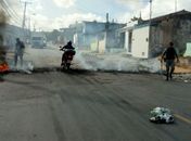 Em meio a protesto, assaltantes depredam e ameaçam incendiar ônibus no Bebedouro