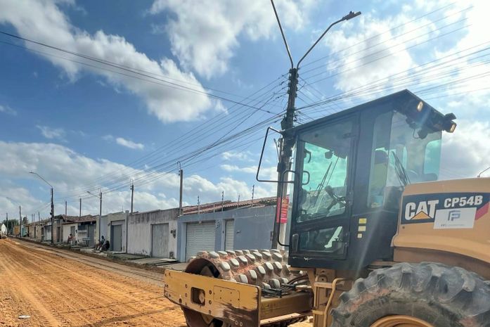 Em Arapiraca, obras de pavimentação asfáltica chegam até Massaranduba