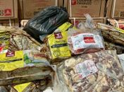 Fígados, linguiças e charque: mais de 2,5 mil quilos de produtos vencidos são apreendidos pela Vigilância