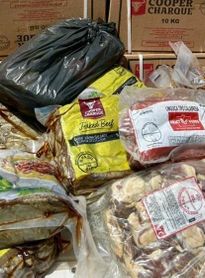 Fígados, linguiças e charque: mais de 2,5 mil quilos de produtos vencidos são apreendidos pela Vigilância