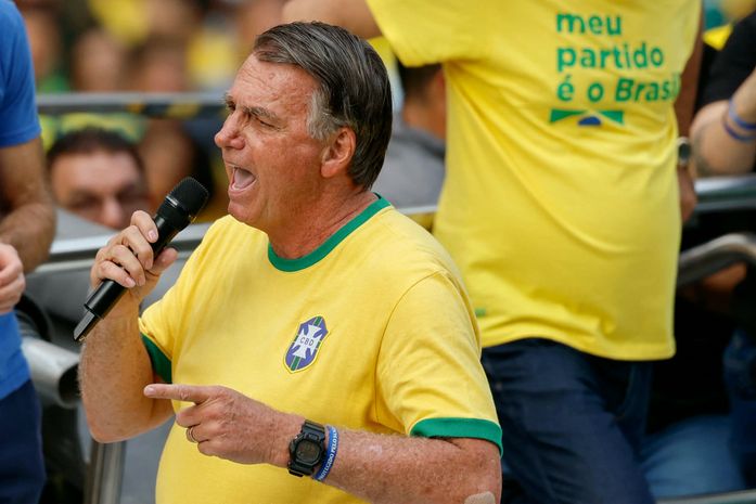No desespero, Bolsonaro ataca o STF