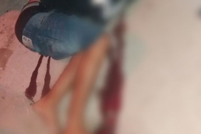 Jovem é morto a tiros na porta de residência