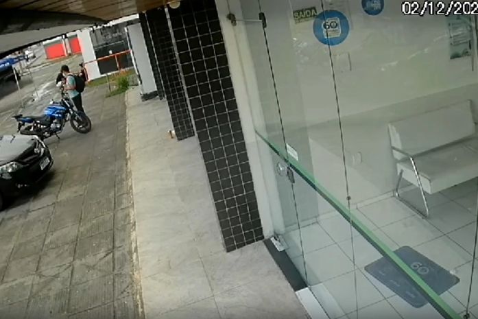 Motorista embriagado invade lojas em galeria na parte baixa de Maceió