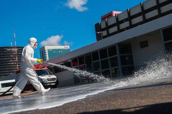 Resultado de mortes marca um aumento de 17% em relação a ontem, quando foram registrados 800 óbitos.