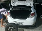 Carro foi recuperado por policiais civis após perseguição policial