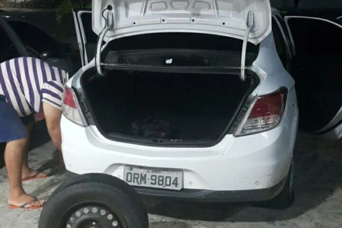 Carro foi recuperado por policiais civis após perseguição policial
