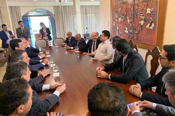 Presidente da AMA se reúne com Alcolumbre para defender cessão onerosa para municípios