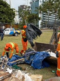 Operação remove estruturas irregulares e embarcações sem uso da orla da Pajuçara