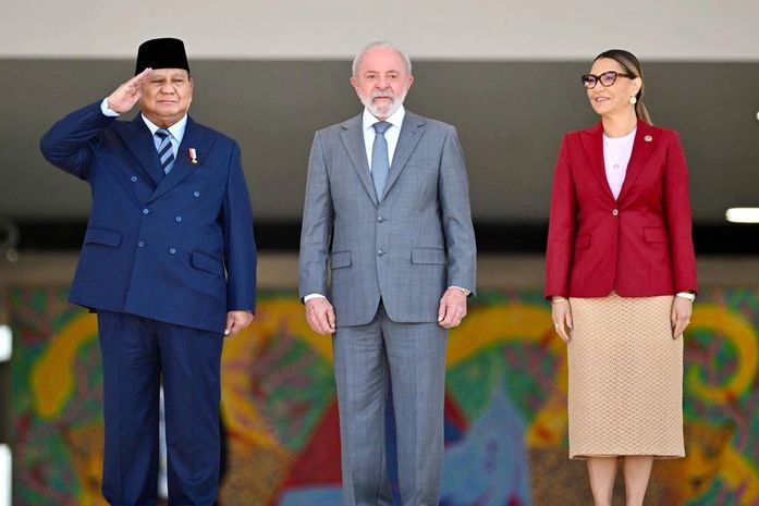 Janja usa termo "vira-latas" após pergunta à Lula sobre Trump e depois diz que se referia a bolsonaristas