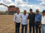 Prefeito acompanha primeira colheita de sementes realizada pelo Grupo Santana em Anadia