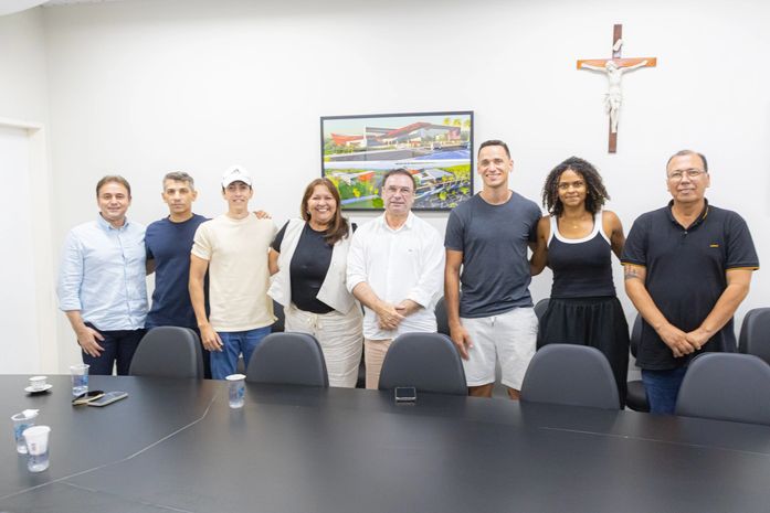 Prefeito Luciano recebe os campeões brasileiros de taekwondo Ícaro e Raiany