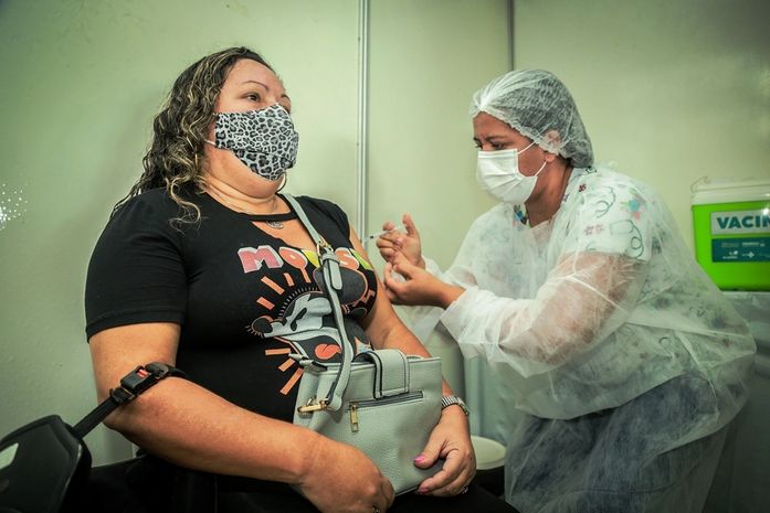 Penedo inicia vacina contra Covid para pessoas com 35 e 34 anos