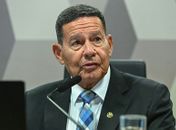 Comissão avalia relatório de MP que concedeu aumento aos militares na terça