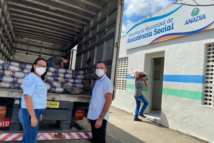 Assistência Social de Anadia distribui nova remessa de 300 cestas à população