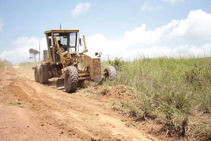 Prefeitura de União realiza recuperação de estradas e reposição de lâmpadas na zona rural.