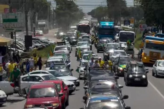 Carreata de Flávio Bolsonaro deixa trânsito lento na parte alta de Maceió