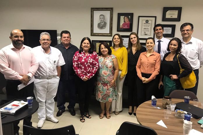 Deputada Fátima Canuto se reúne com médicos oncologistas para debater projeto na área da saúde