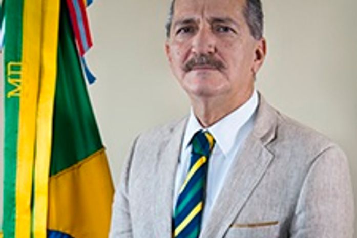 A intolerância de quem cobra tolerância – as vergonhosas vaias à Aldo Rebelo