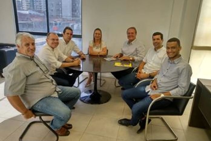 Lideranças políticas presentes no dia em que o acordo foi firmado.