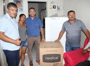 Prefeito de Major Izidoro realiza a entrega de camas, fogões, geladeiras, sofás e outros itens à população