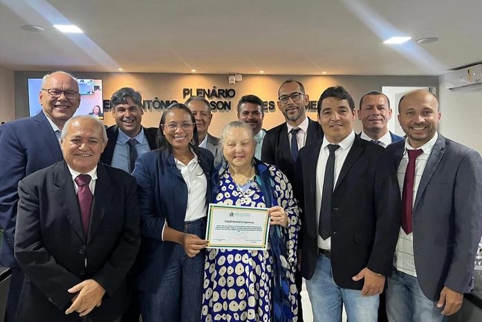 Depois de receber título de Cidadã Honorária em AL escritora de 92 anos lança livro na Bienal