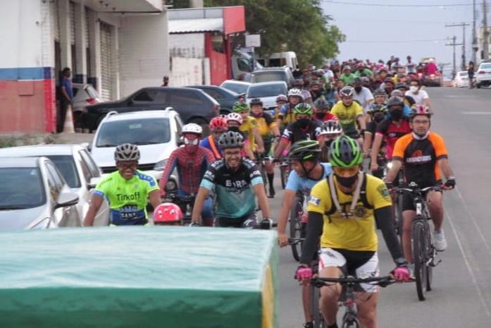 Passeio reúne centenas de ciclistas em comemoração ao Dia do Ciclista em Delmiro Gouveia