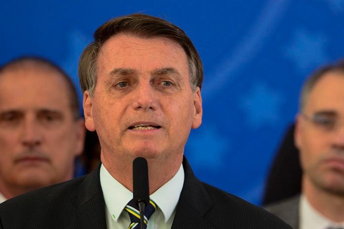 Bolsonaro revela conversa com Moro e acusa ex-ministro de vazamentos