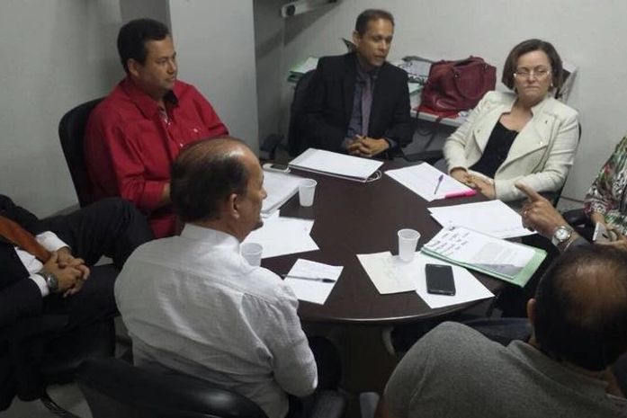 Relatório sobre cemitérios foi entregue durante reunião