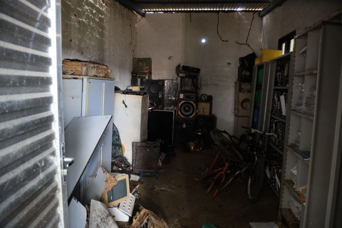 Infiltrações, cupins, mofo, risco de choque e sem material de limpeza: MPAL encontra irregularidades em delegacias da capital