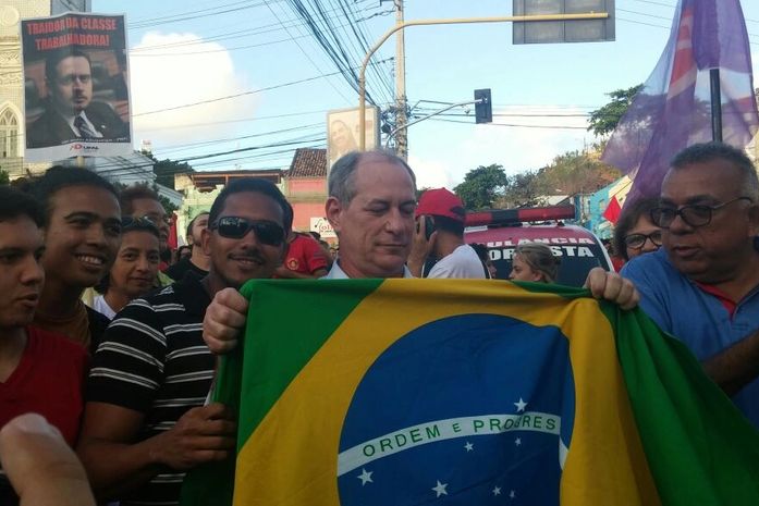 Ciro Gomes durante protesto em Maceió