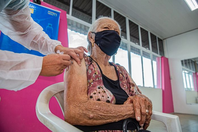 Arapiraca passa a vacinar idosos de 63, 64 e 65 anos a partir desta quarta (31)
