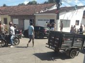 Homem é executado a tiros na calçada de residência, em Fernão Velho