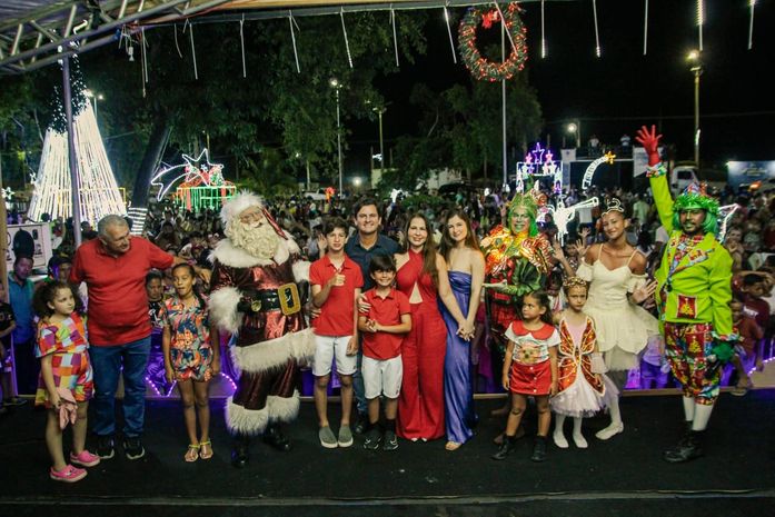 Chegada do Papai Noel e acendimento das luzes marcam a abertura do Natal Luz em Coruripe