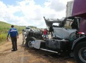 Laudo da perícia sobre colisão entre caminhão e trio elétrico, que deixou um morto e dois feridos, deve ser concluído em 10 dias