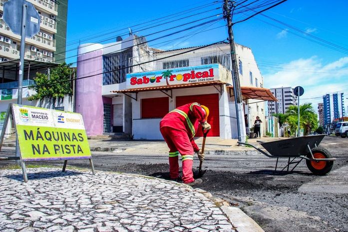 Cinco ruas do bairro da Jatiúca passam por recapeamento esta semana