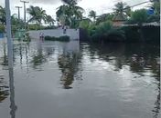Nível do Rio Niquim sobe e invade casas na Barra de São Miguel; veja vídeo de morador 