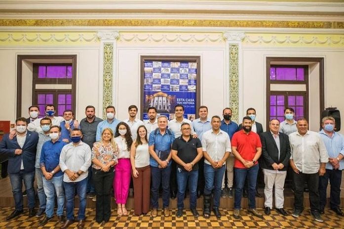 Vereadores e o prefeito JHC