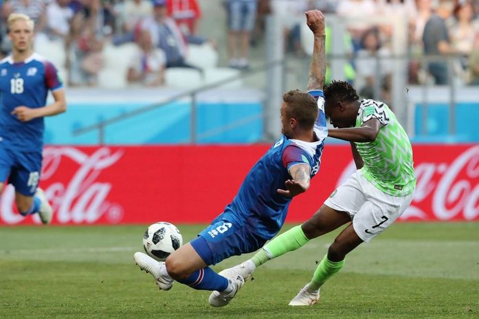 Apostando nos contra-ataques, Nigéria vence Islândia em Volgogrado