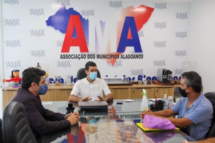 AMA e UNEAL debatem o fortalecimento do programa de especialização de servidores municipais