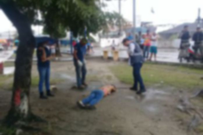 Travesti é assassinada a tiros em praça na parte baixa de Maceió